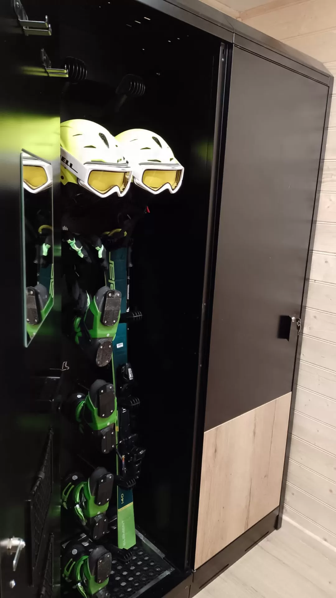 Szafka na Sprzęt Narciarski