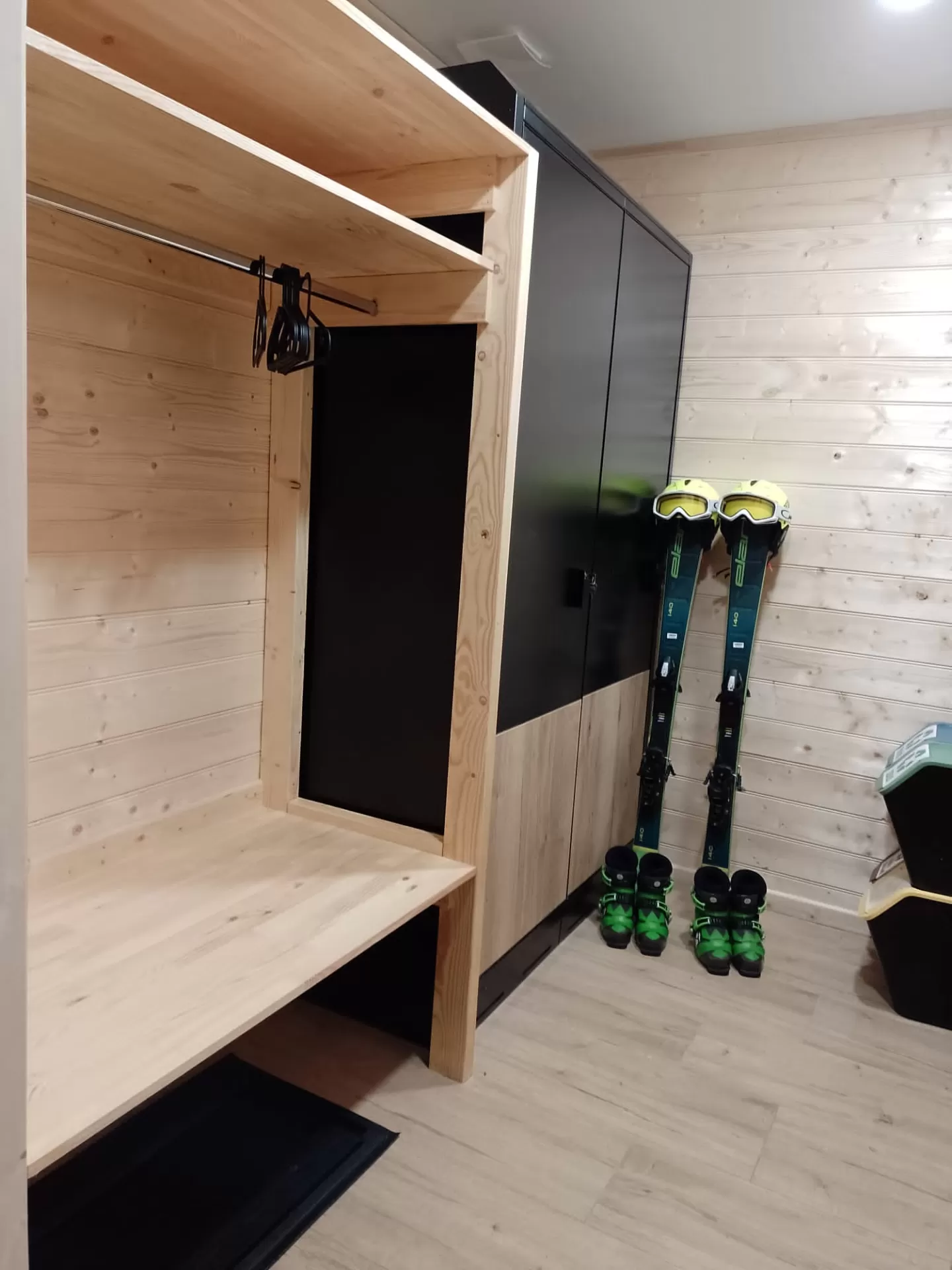 Szafka na Sprzęt Narciarski